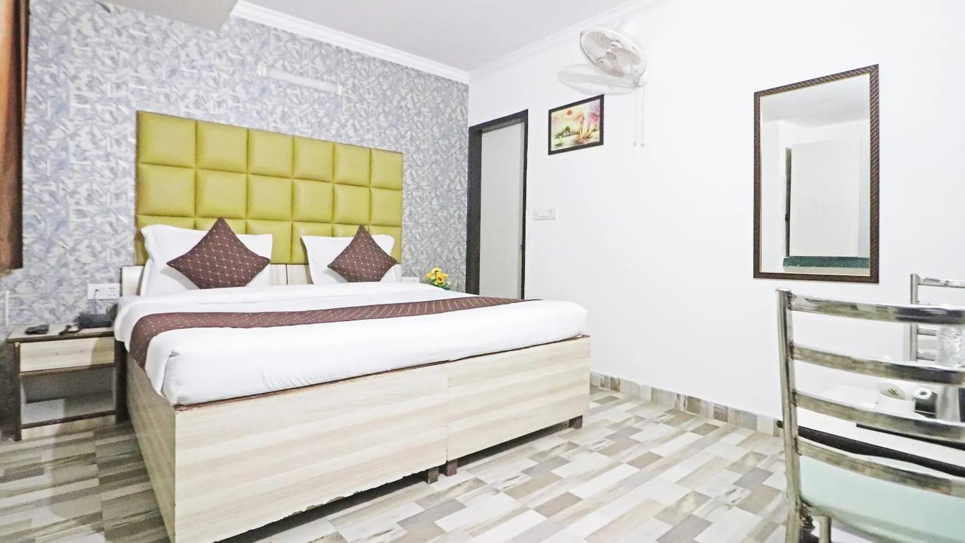 Clink Airport Stay -New Delhi Hotel