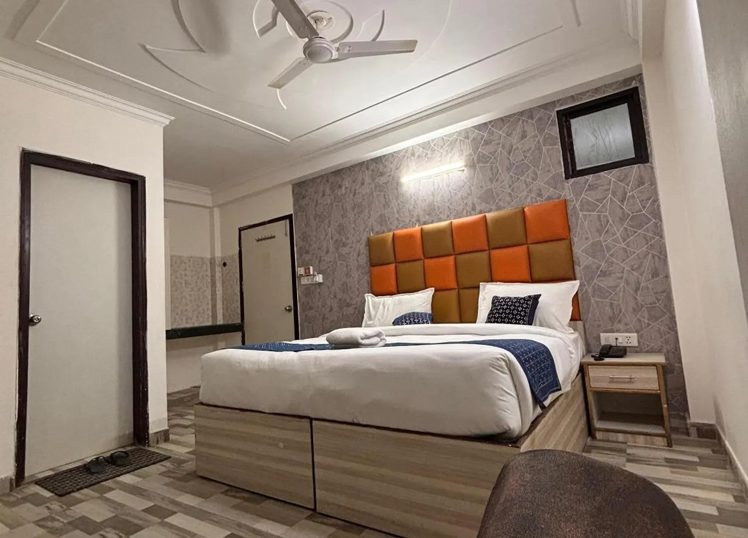 Clink Airport Stay -New Delhi Hotel