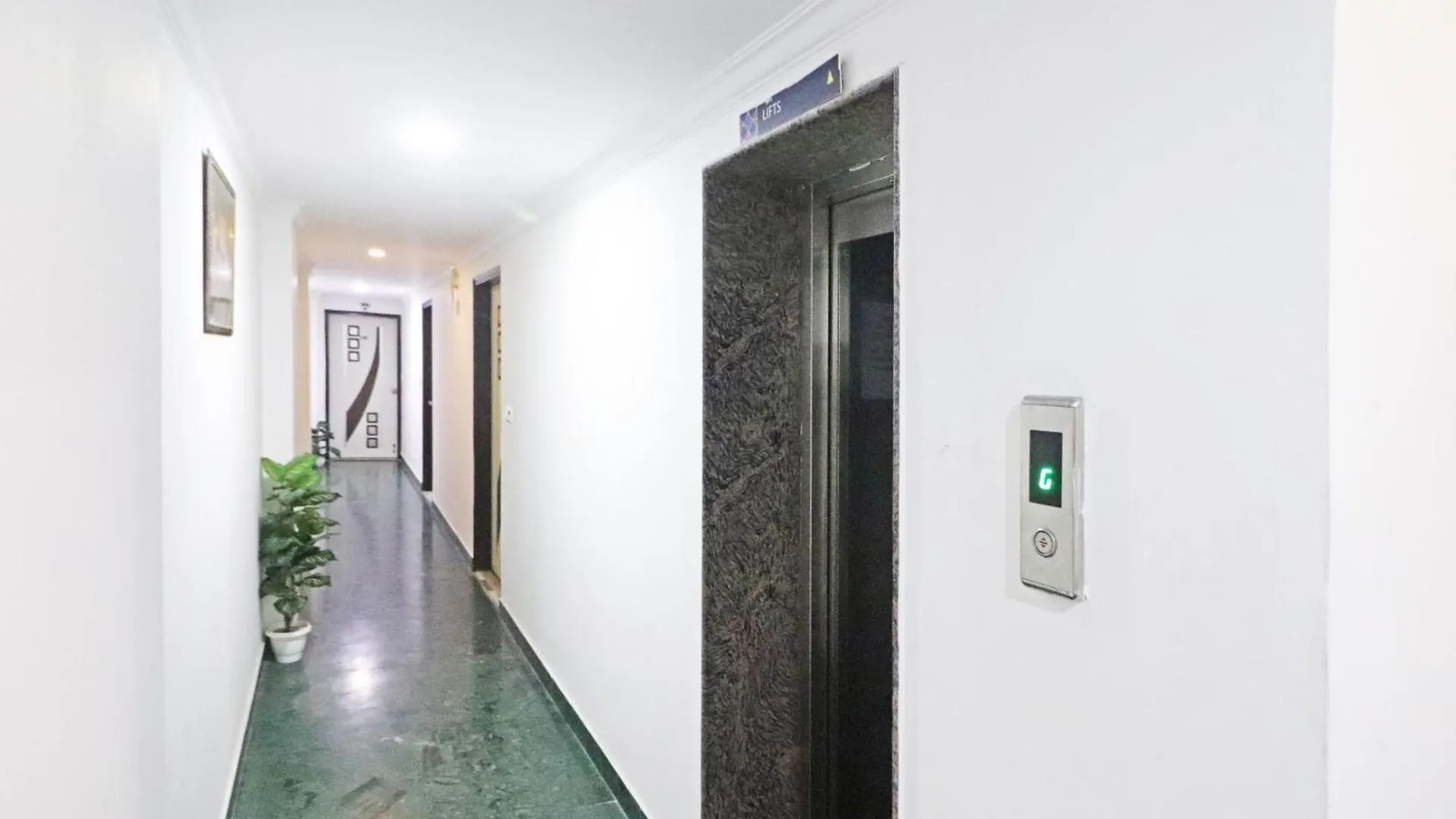 Clink Airport Stay -New Delhi Hotel
