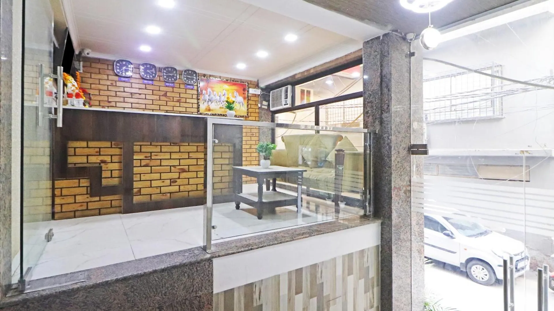 Clink Airport Stay -New Delhi Hotel